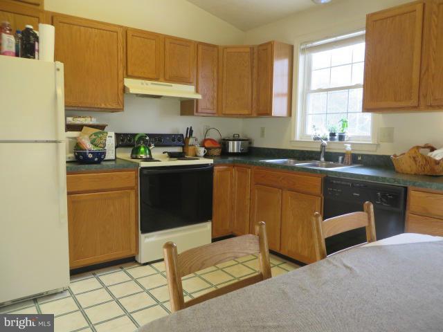 FALCON RIDGE - Residential Lease