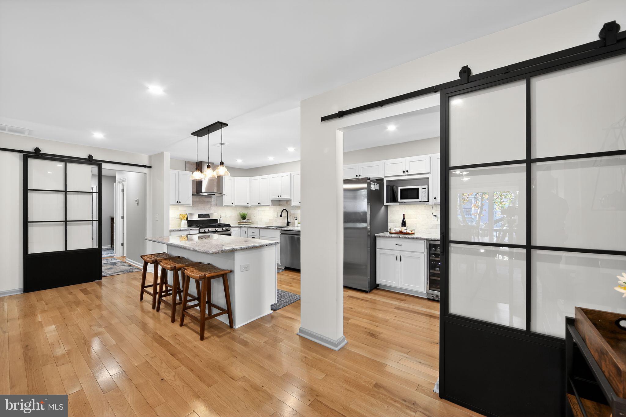 211 E CHELSEA CIRCLE