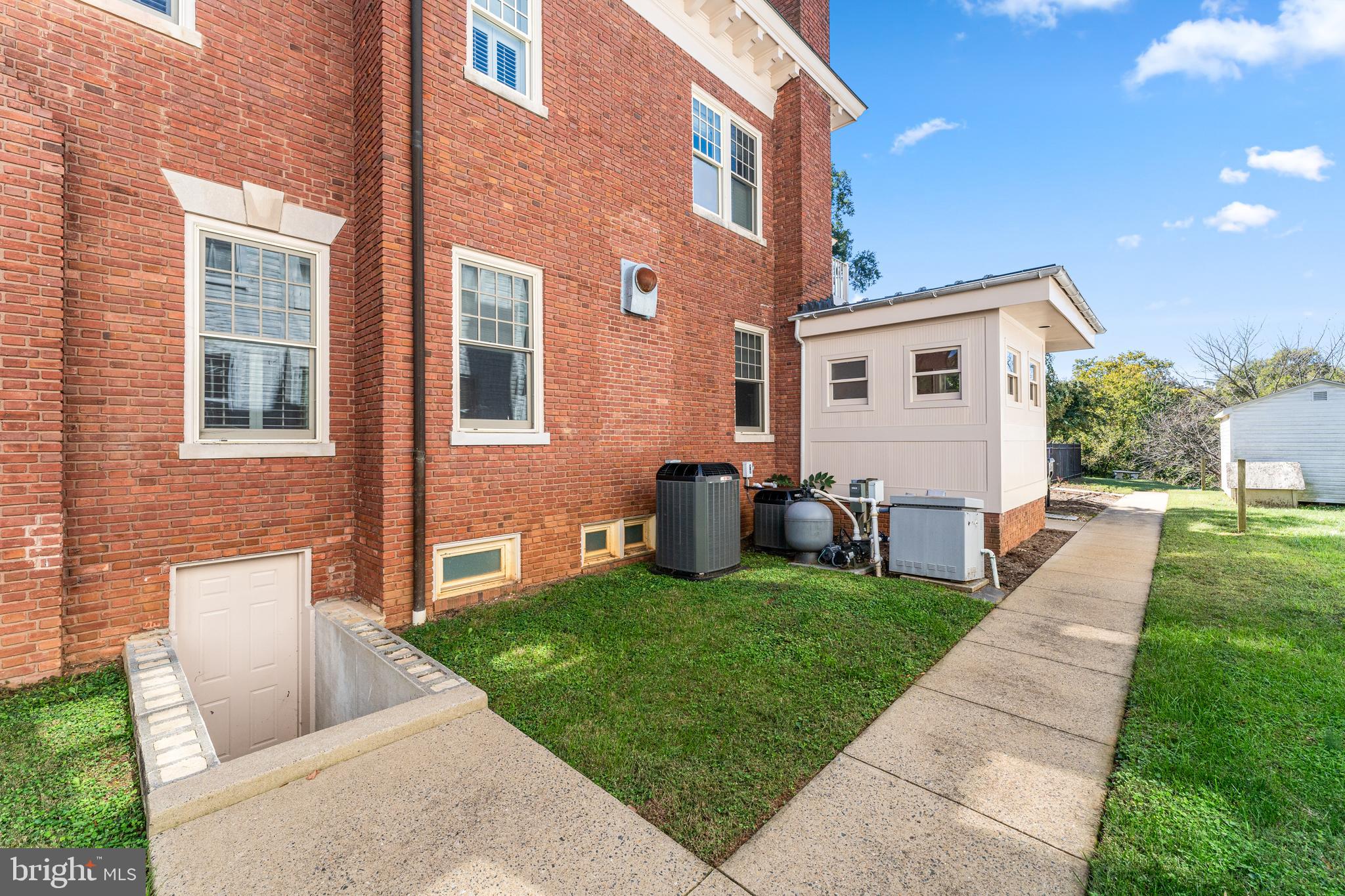 HISTORIC DISTRICT - Residential