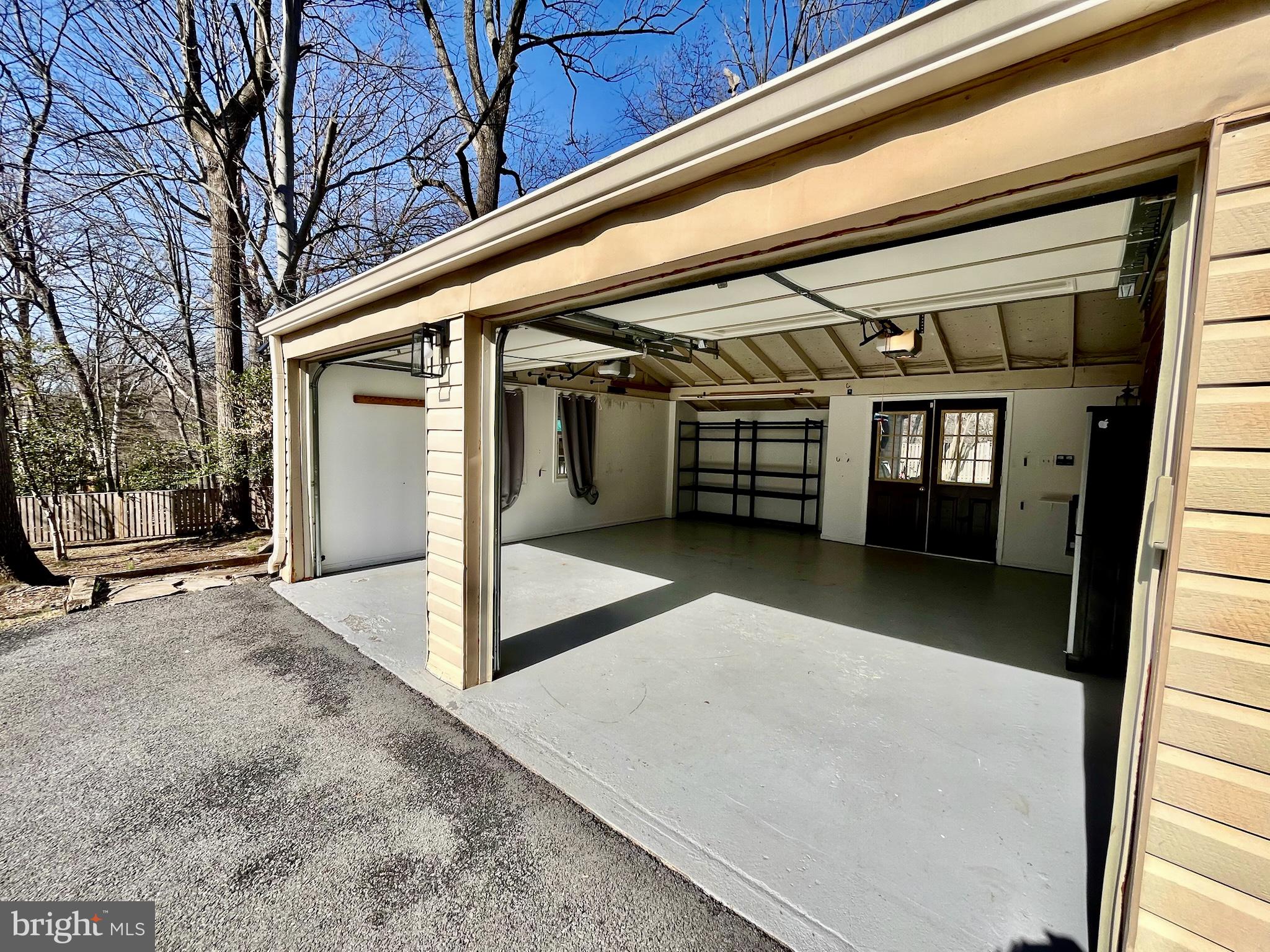 LUXMANOR - Residential