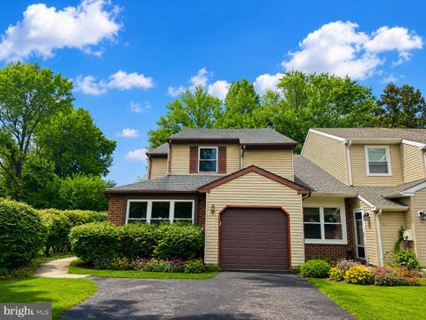 Townhouse For Sale - 232 S Fieldstone Court #S<br/> YARDLEY, PA 19067