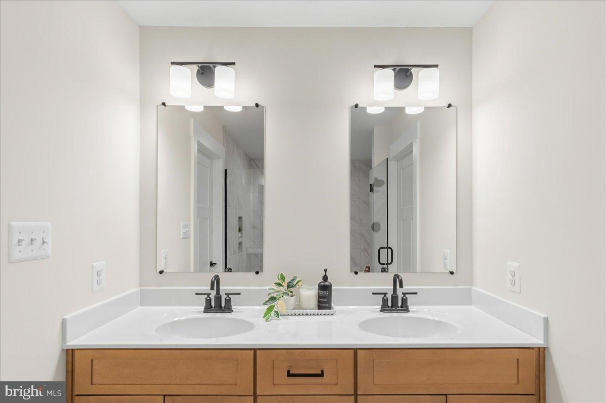 POOLESVILLE - Residential