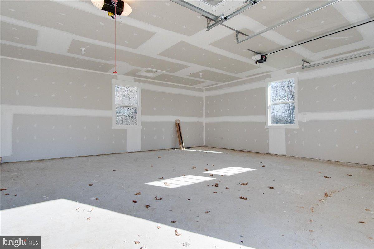 POOLESVILLE - Residential