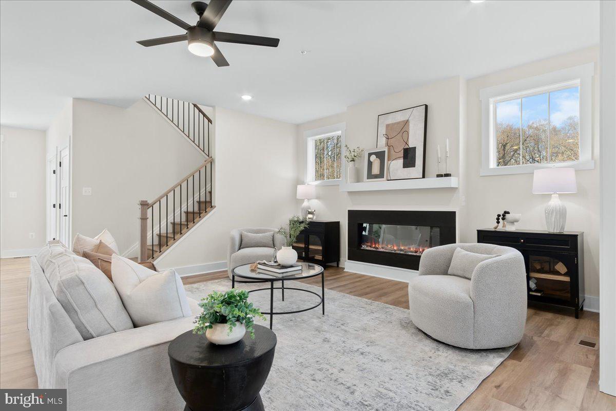 POOLESVILLE - Residential