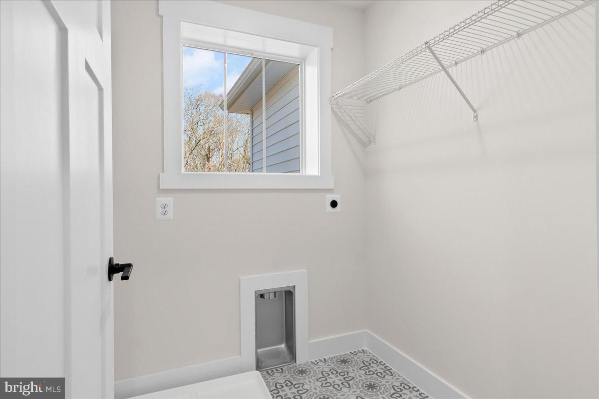 POOLESVILLE - Residential