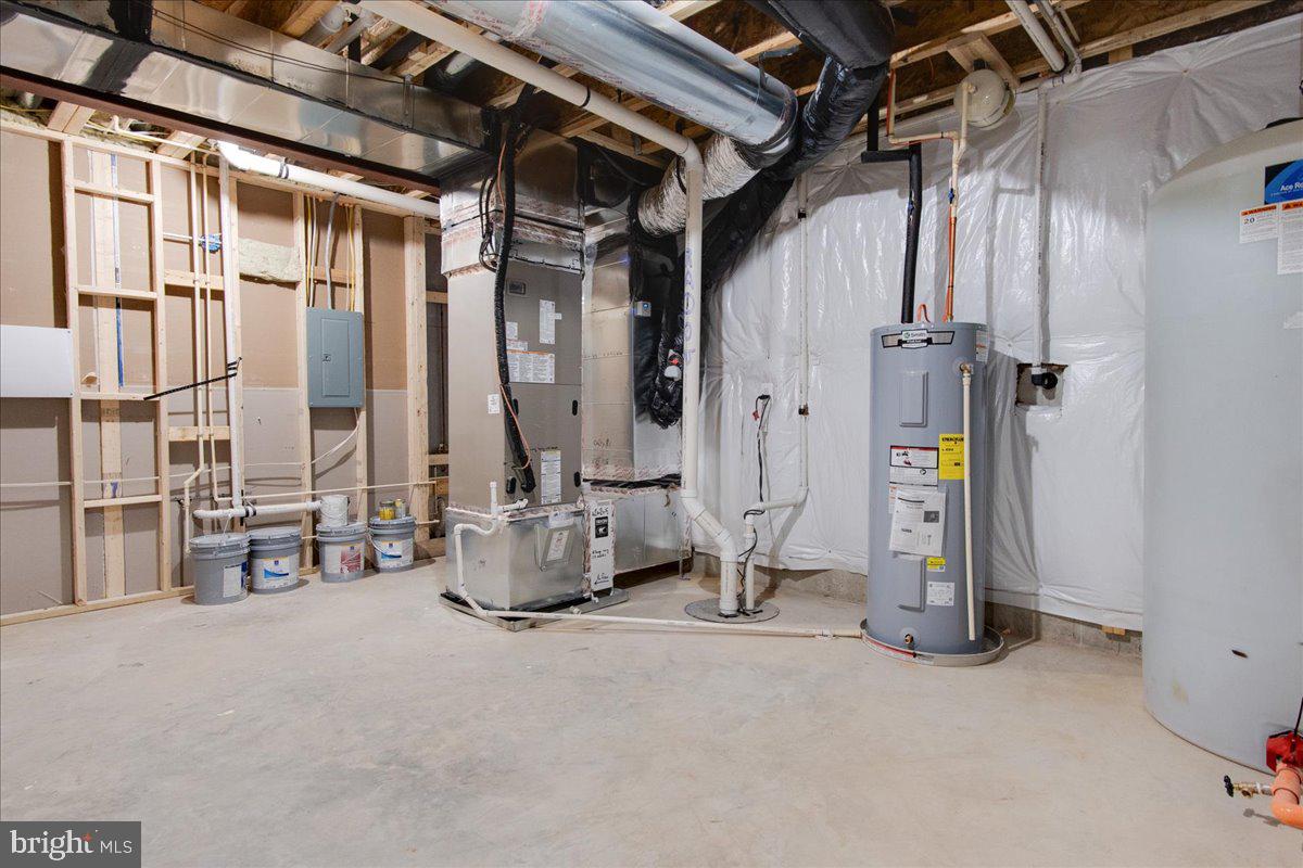 POOLESVILLE - Residential