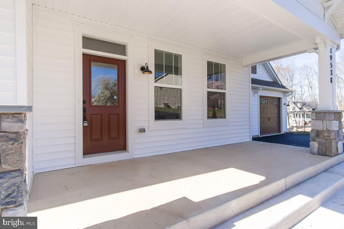 POOLESVILLE - Residential