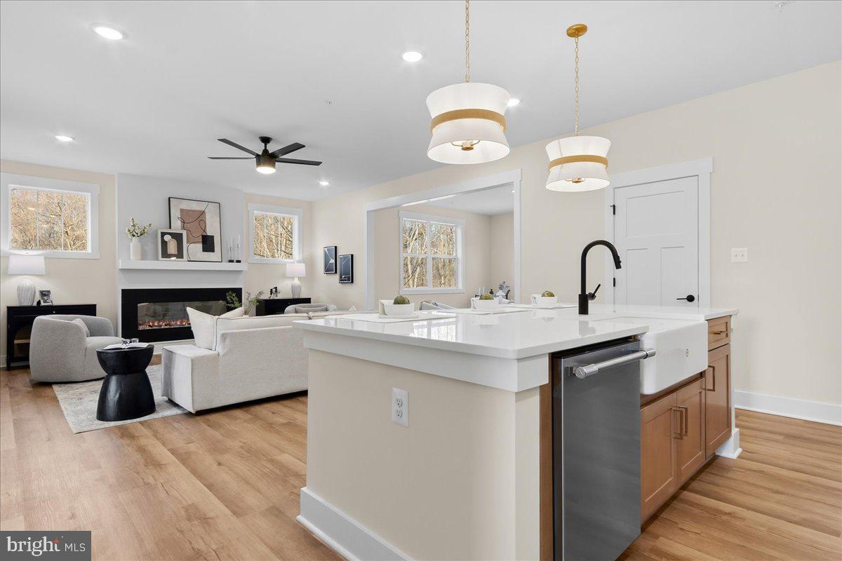 POOLESVILLE - Residential