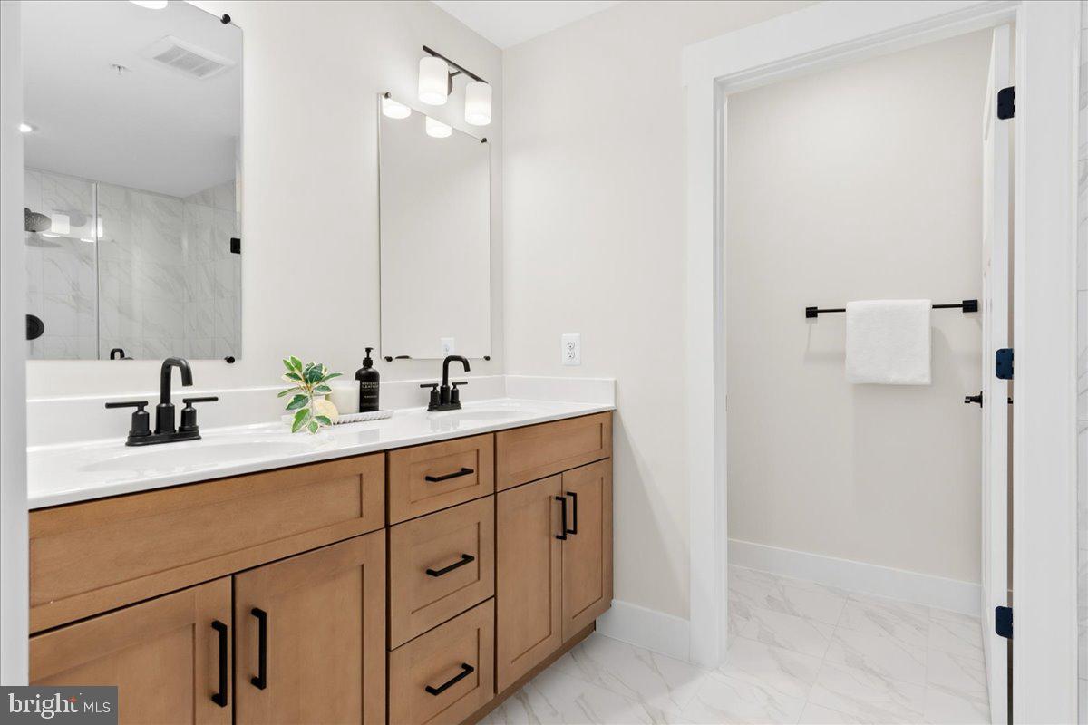 POOLESVILLE - Residential