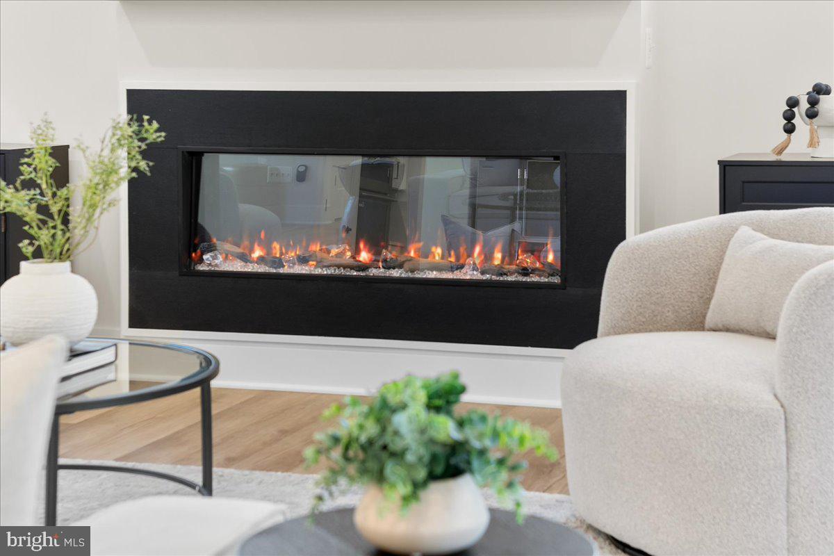 POOLESVILLE - Residential