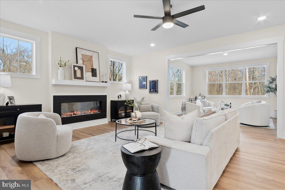 POOLESVILLE - Residential