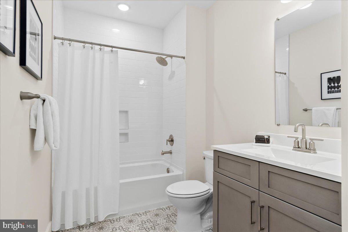 POOLESVILLE - Residential