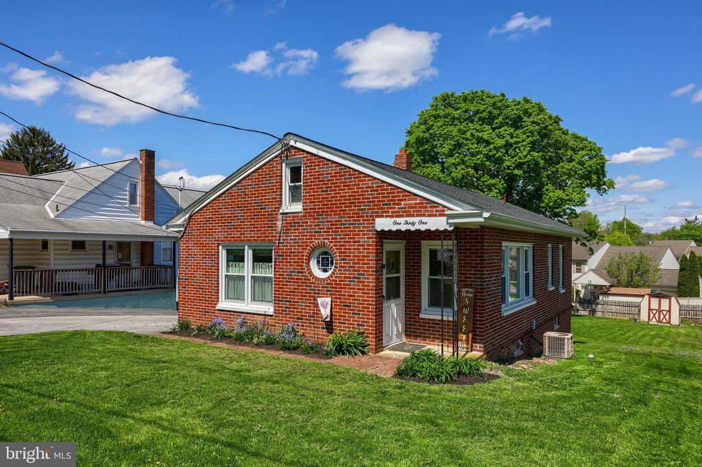 Photo of 131 E NEW ST, MOUNTVILLE, PA 17554 (MLS # PALA2030552)