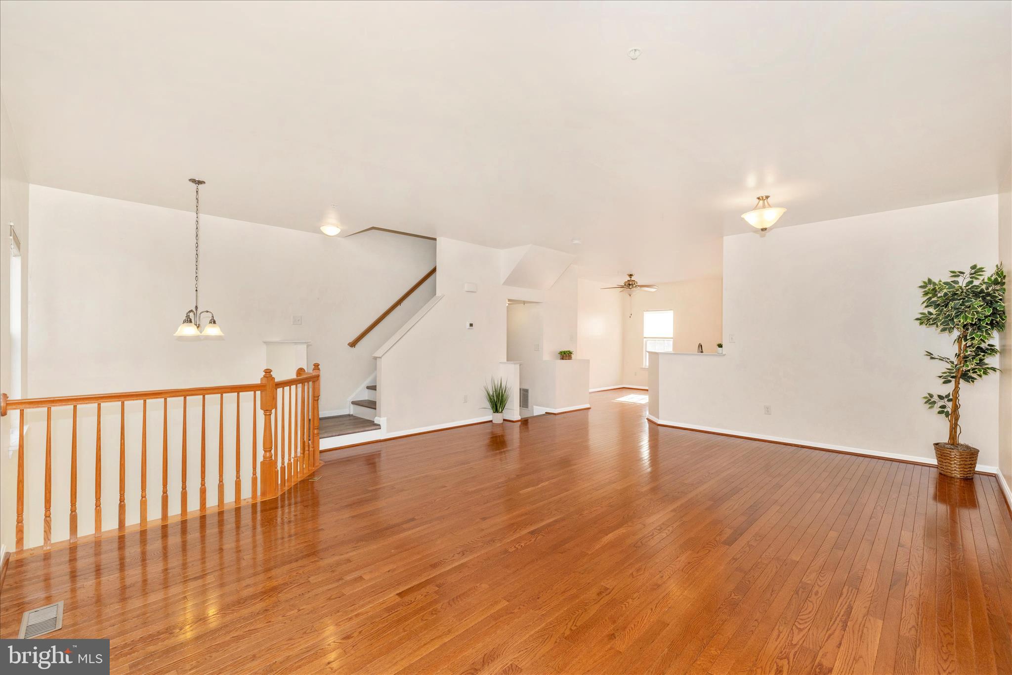 TWIN ARCH CROSSING - Residential