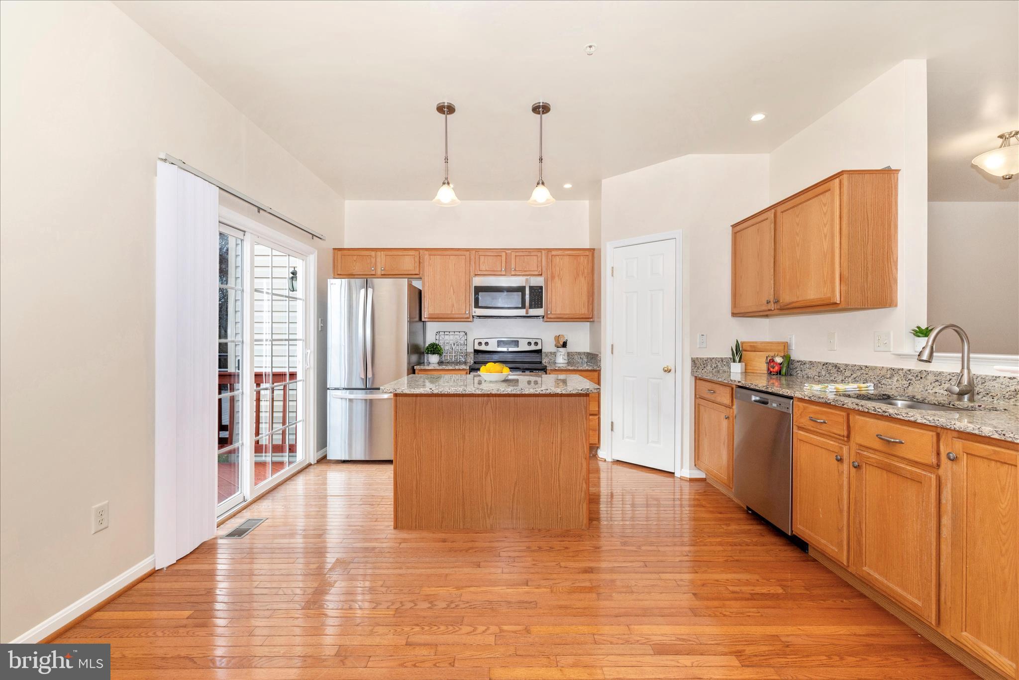 TWIN ARCH CROSSING - Residential