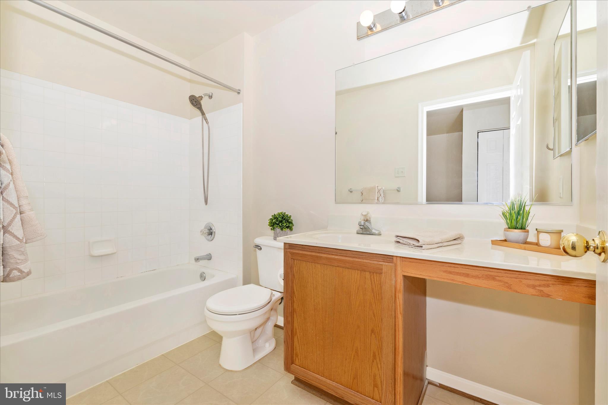 TWIN ARCH CROSSING - Residential