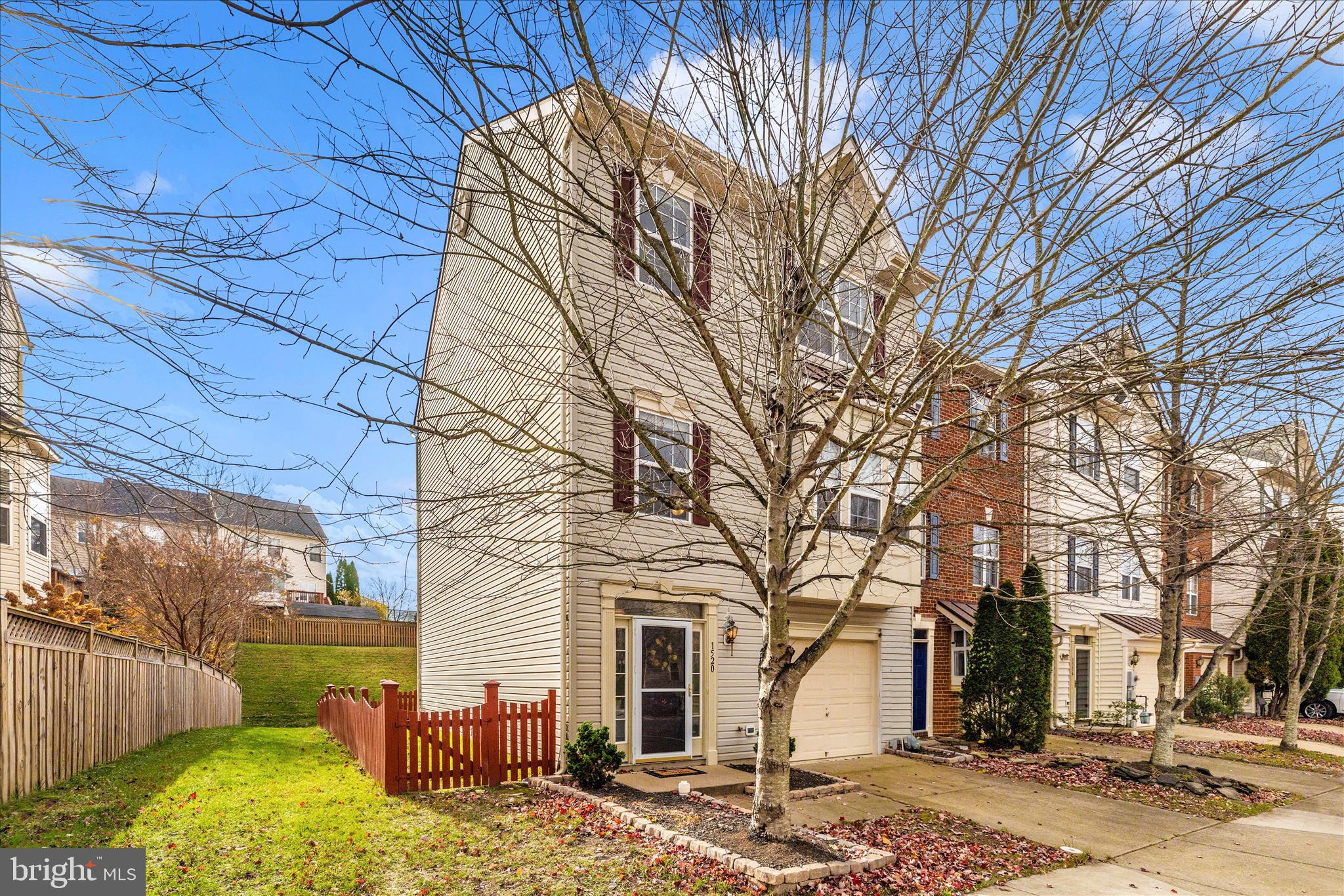 TWIN ARCH CROSSING - Residential