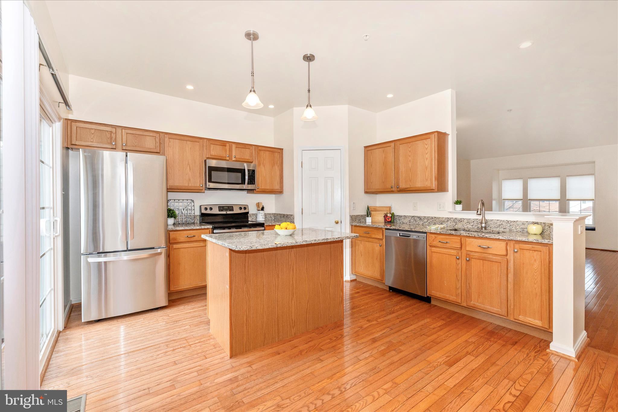 TWIN ARCH CROSSING - Residential