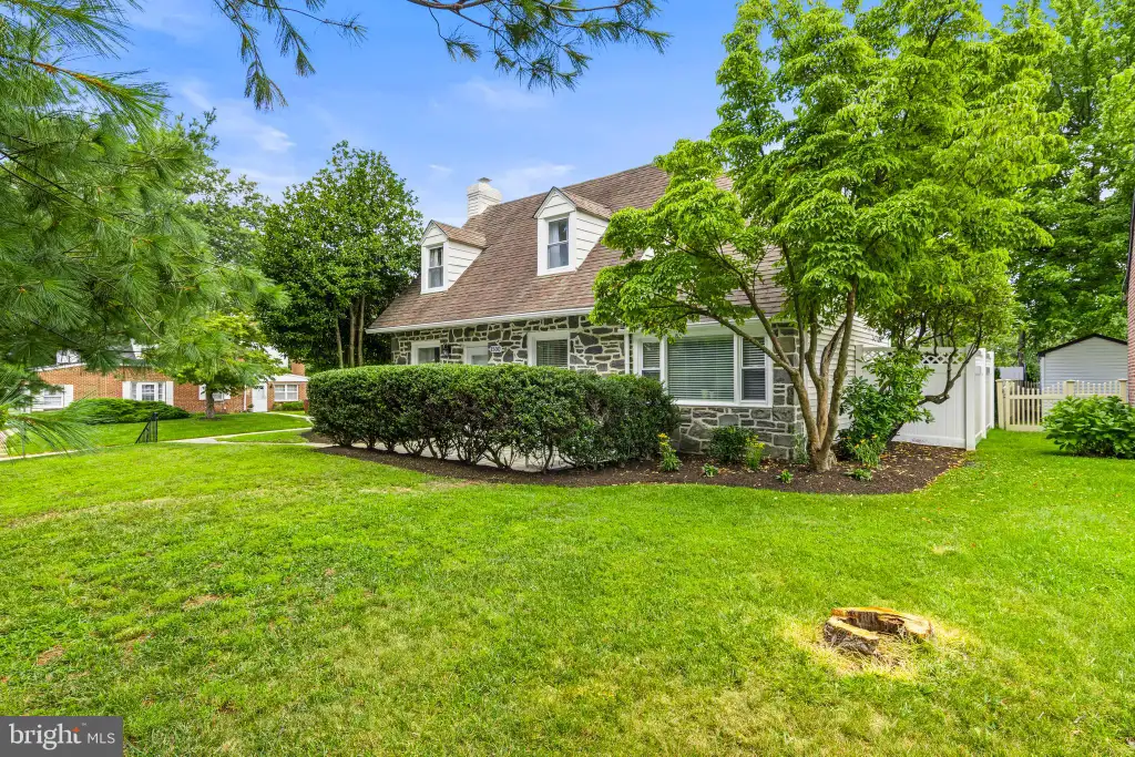 1500 W Chester Pike, Havertown, PA 19083