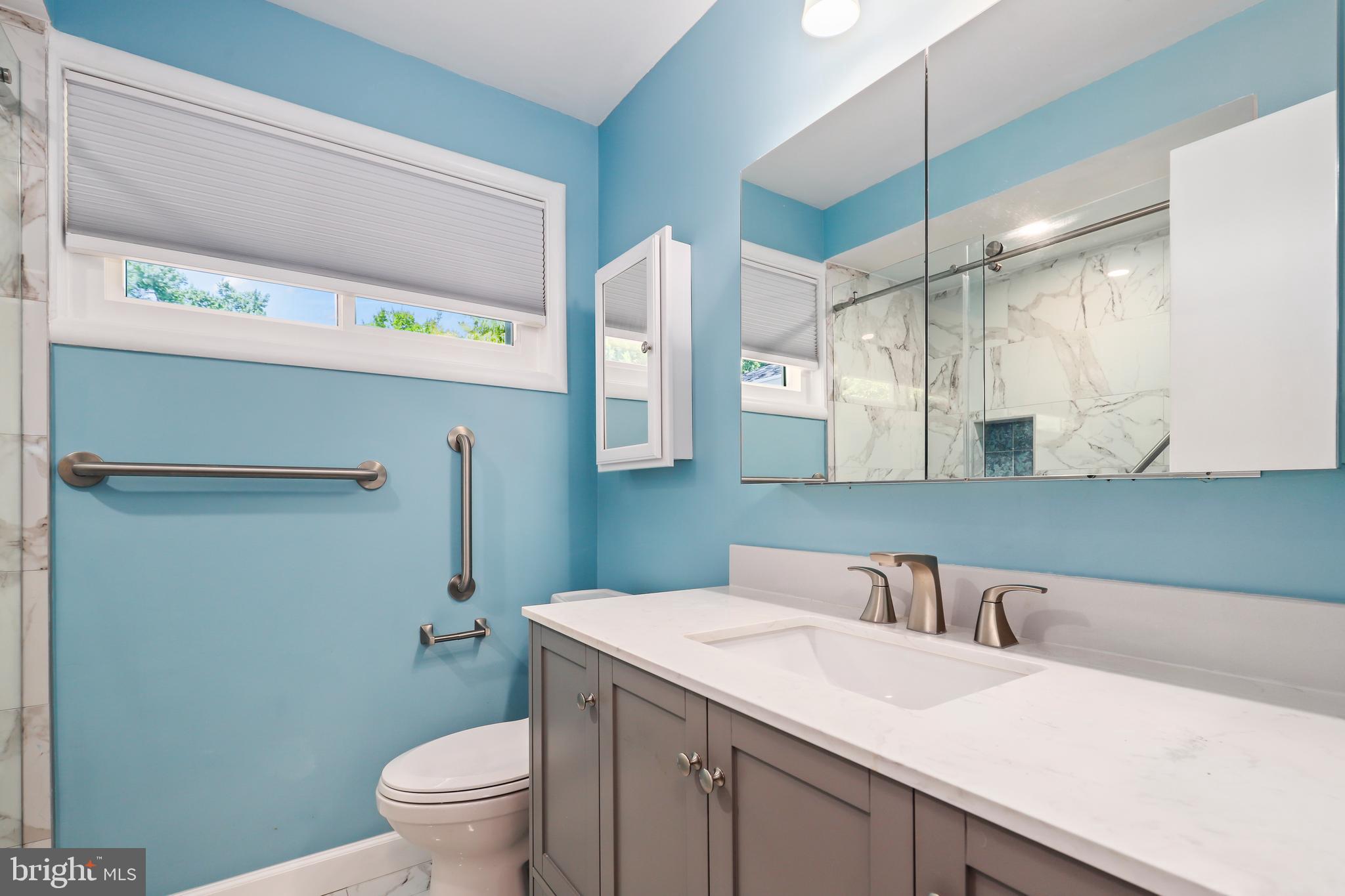 COUNTRY CLUB HILLS - Residential