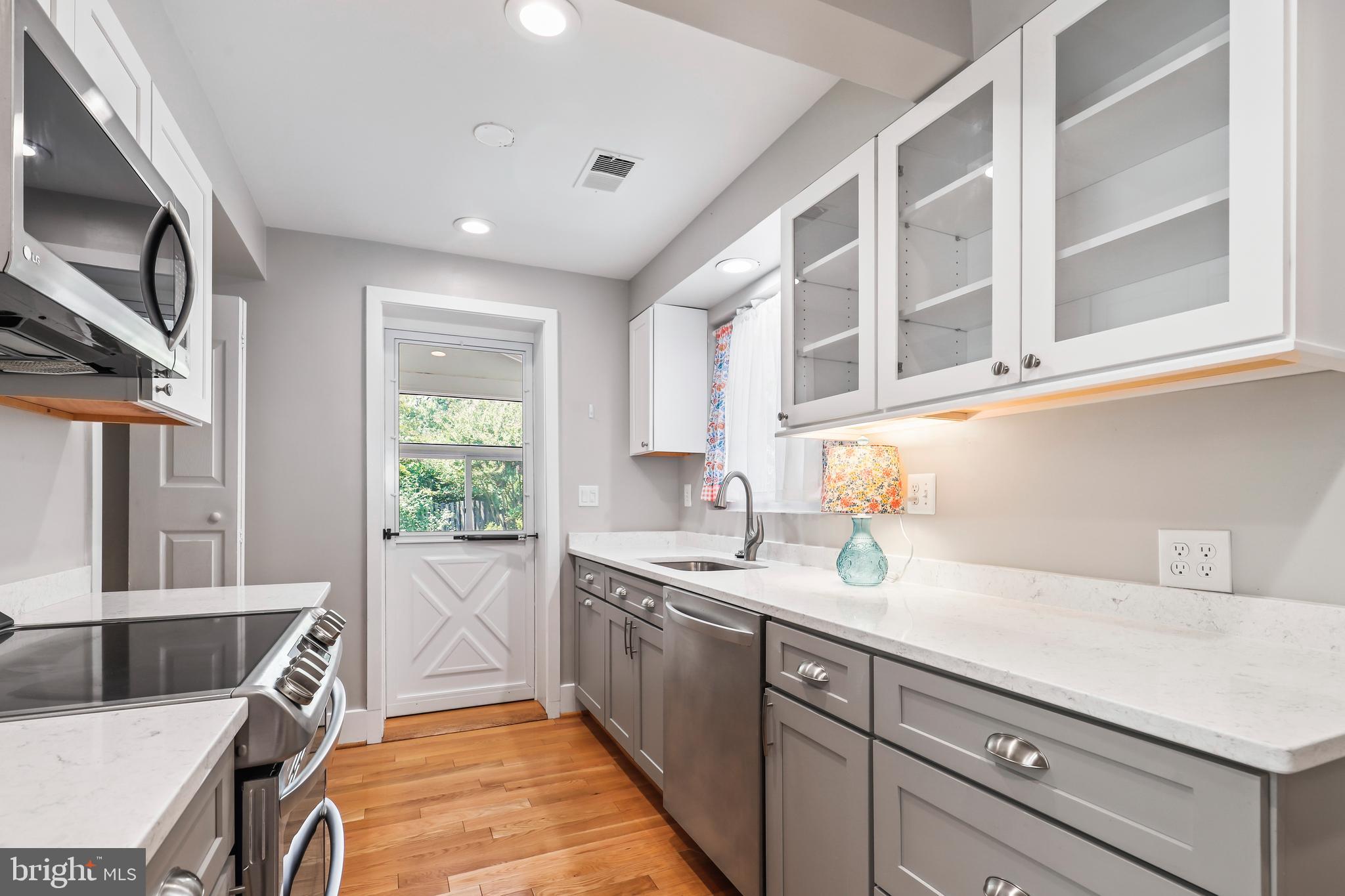 COUNTRY CLUB HILLS - Residential