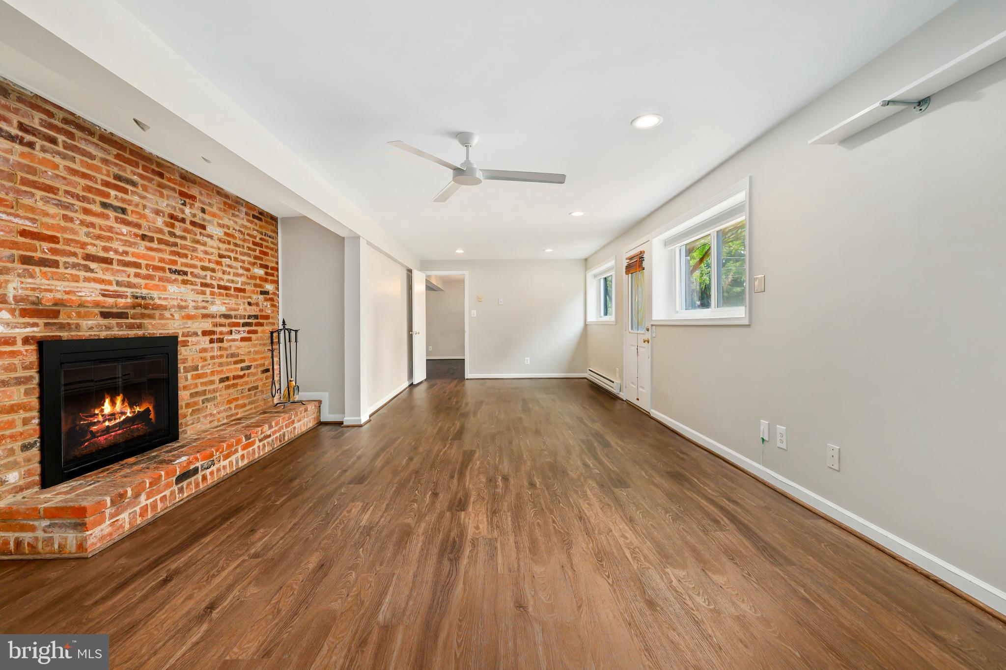 COUNTRY CLUB HILLS - Residential