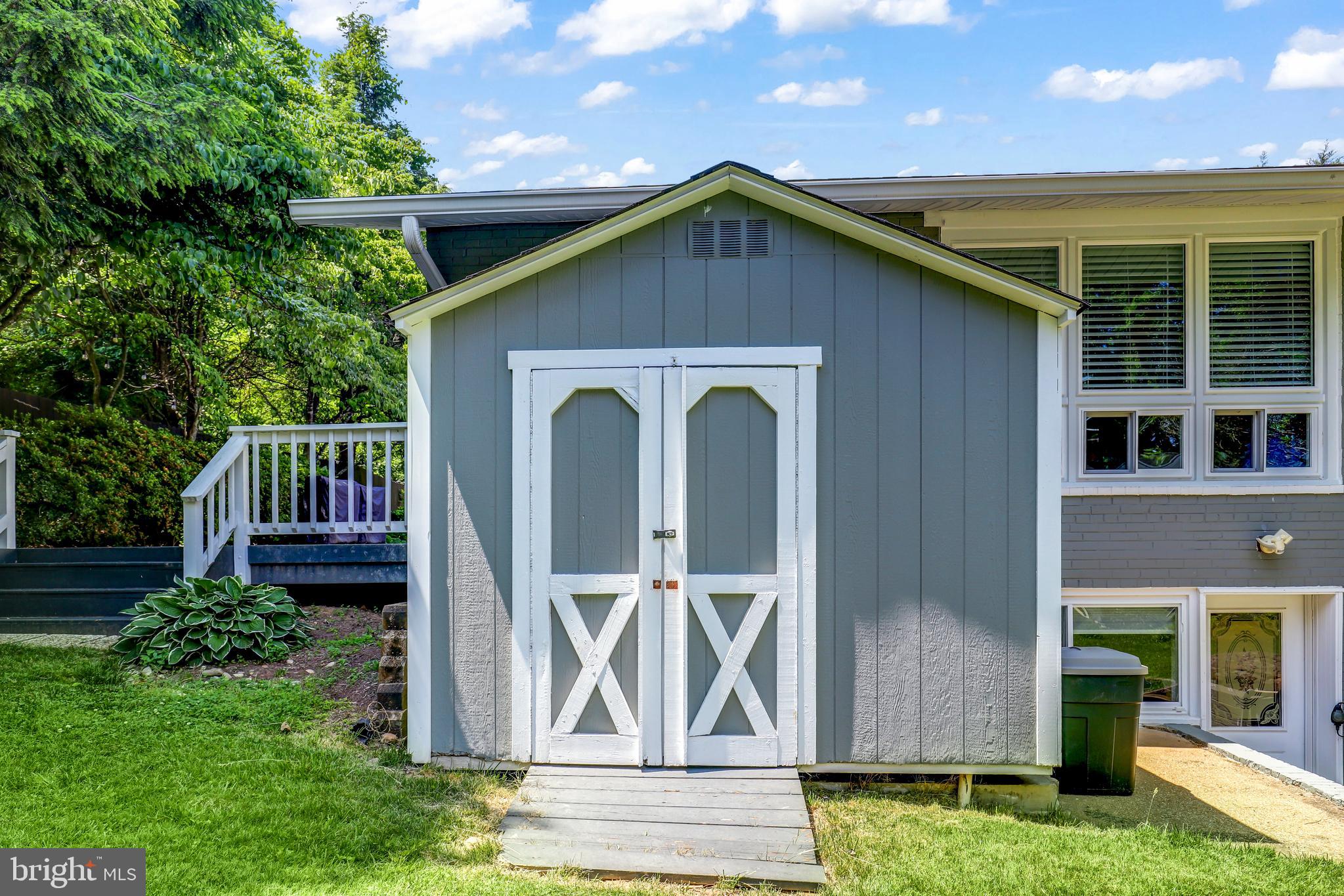 COUNTRY CLUB HILLS - Residential