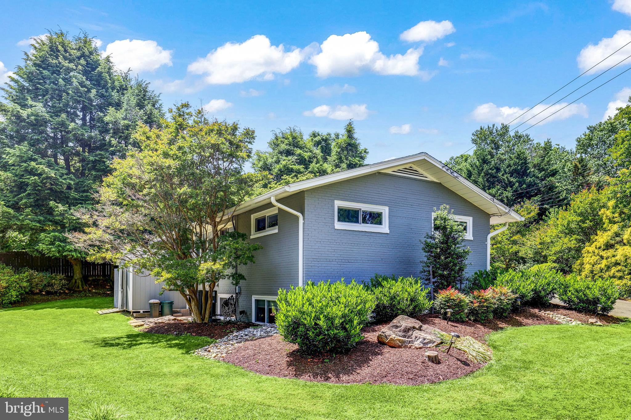 COUNTRY CLUB HILLS - Residential