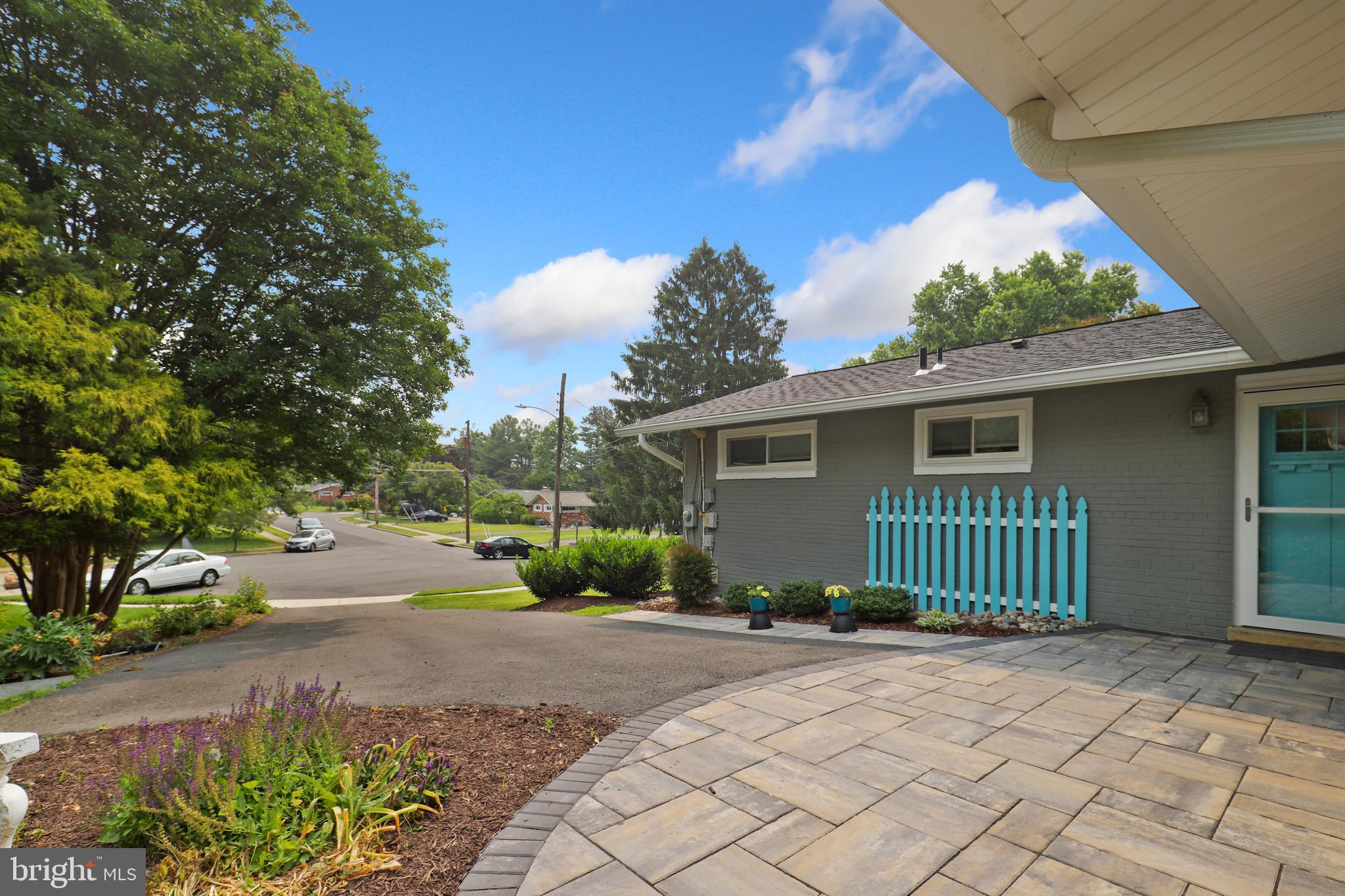 COUNTRY CLUB HILLS - Residential