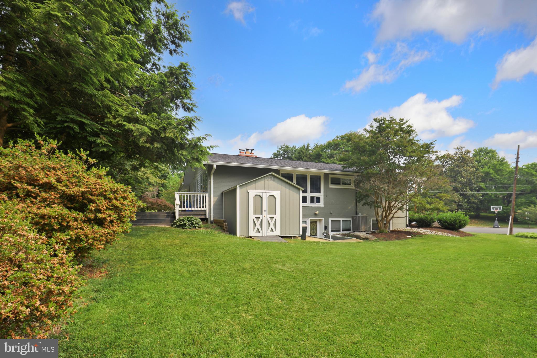 COUNTRY CLUB HILLS - Residential