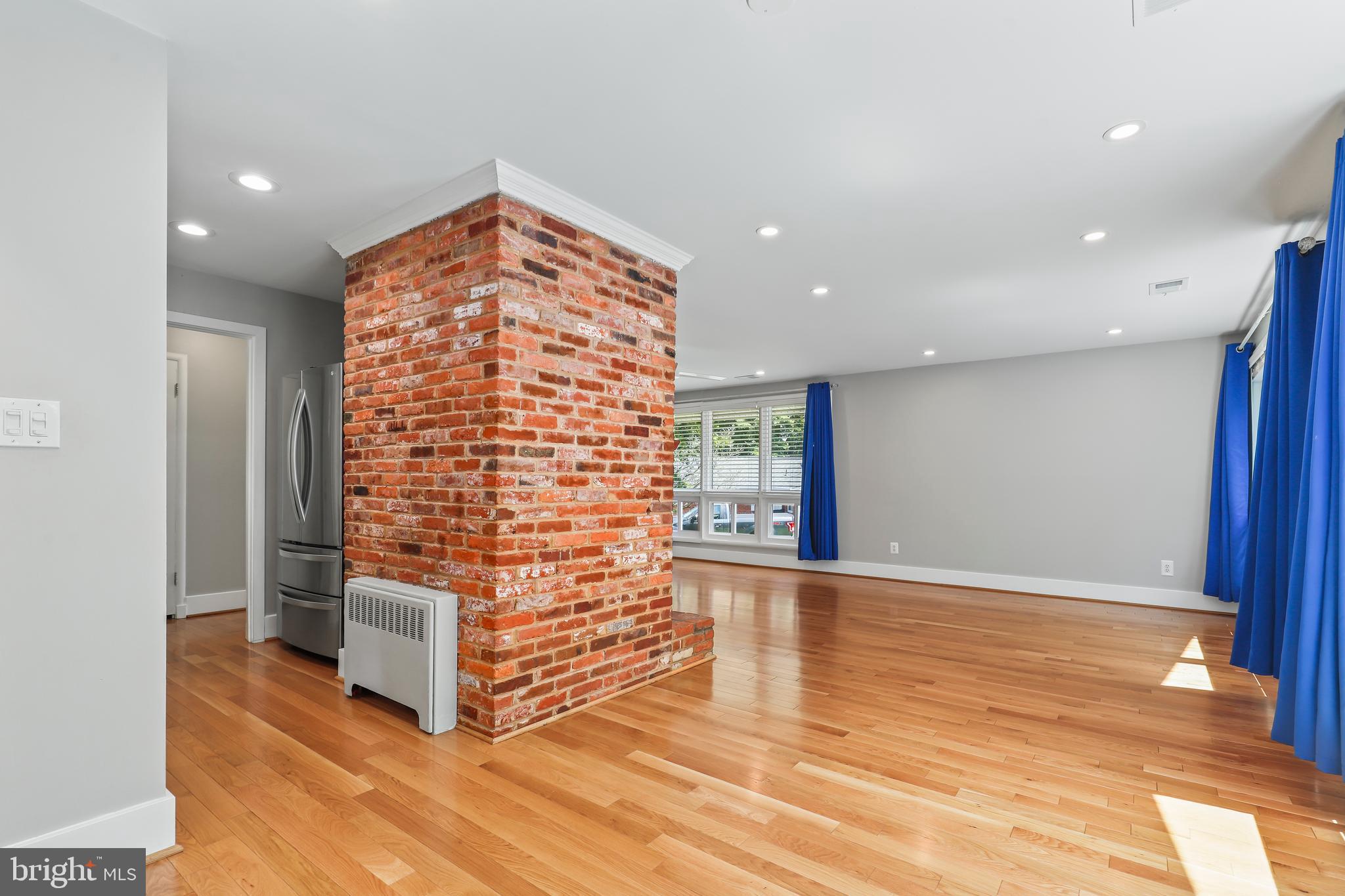 COUNTRY CLUB HILLS - Residential