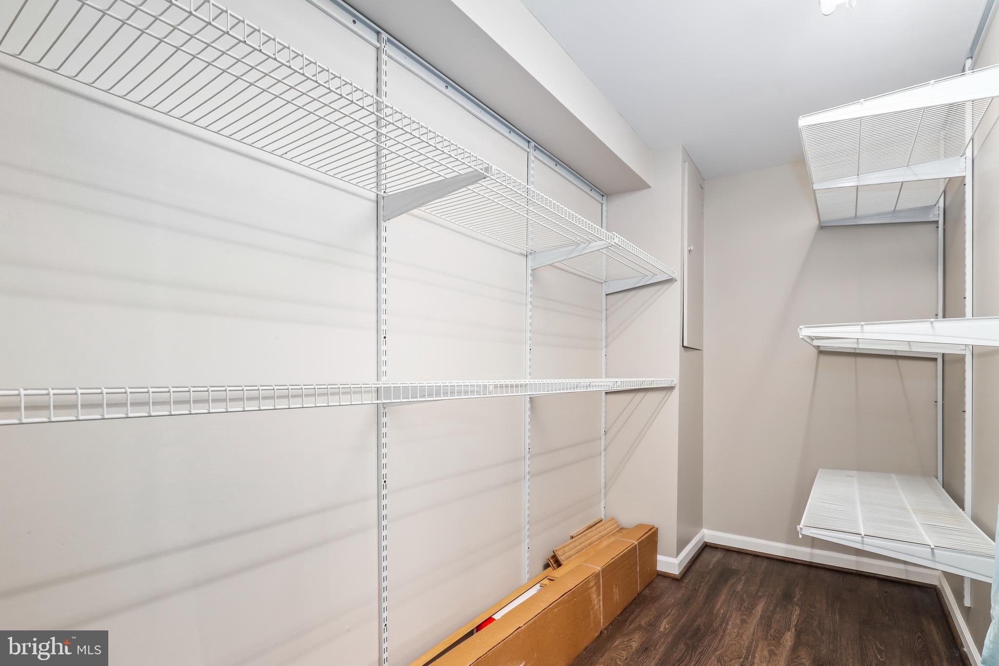 COUNTRY CLUB HILLS - Residential