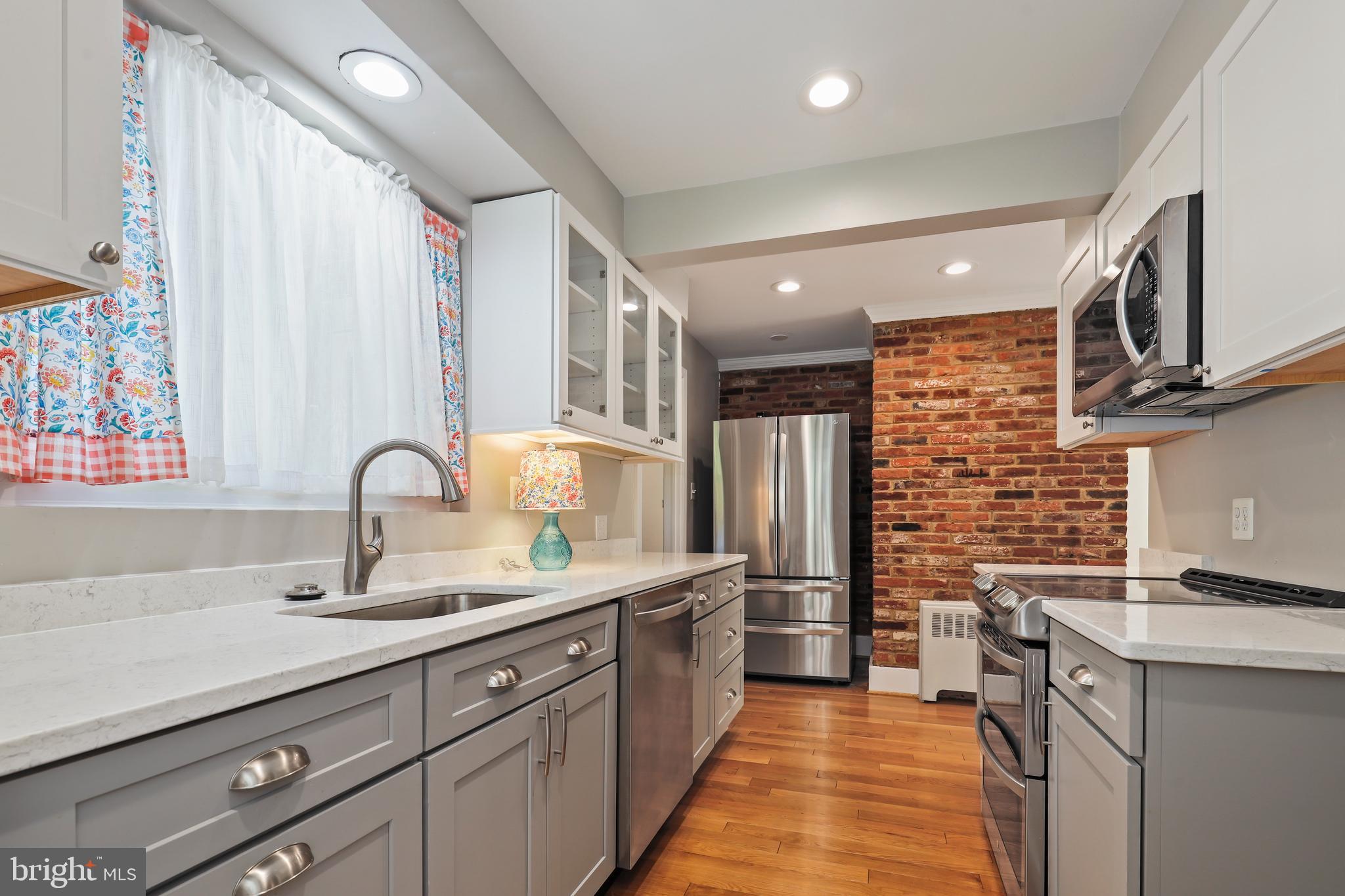 COUNTRY CLUB HILLS - Residential