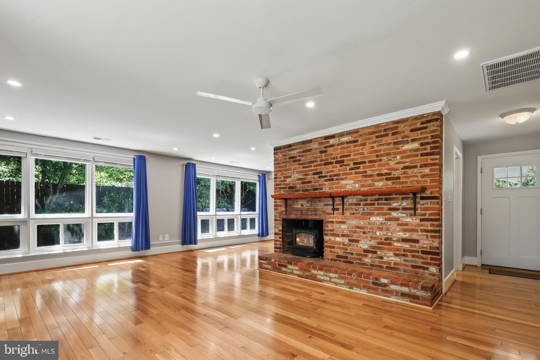 COUNTRY CLUB HILLS - Residential