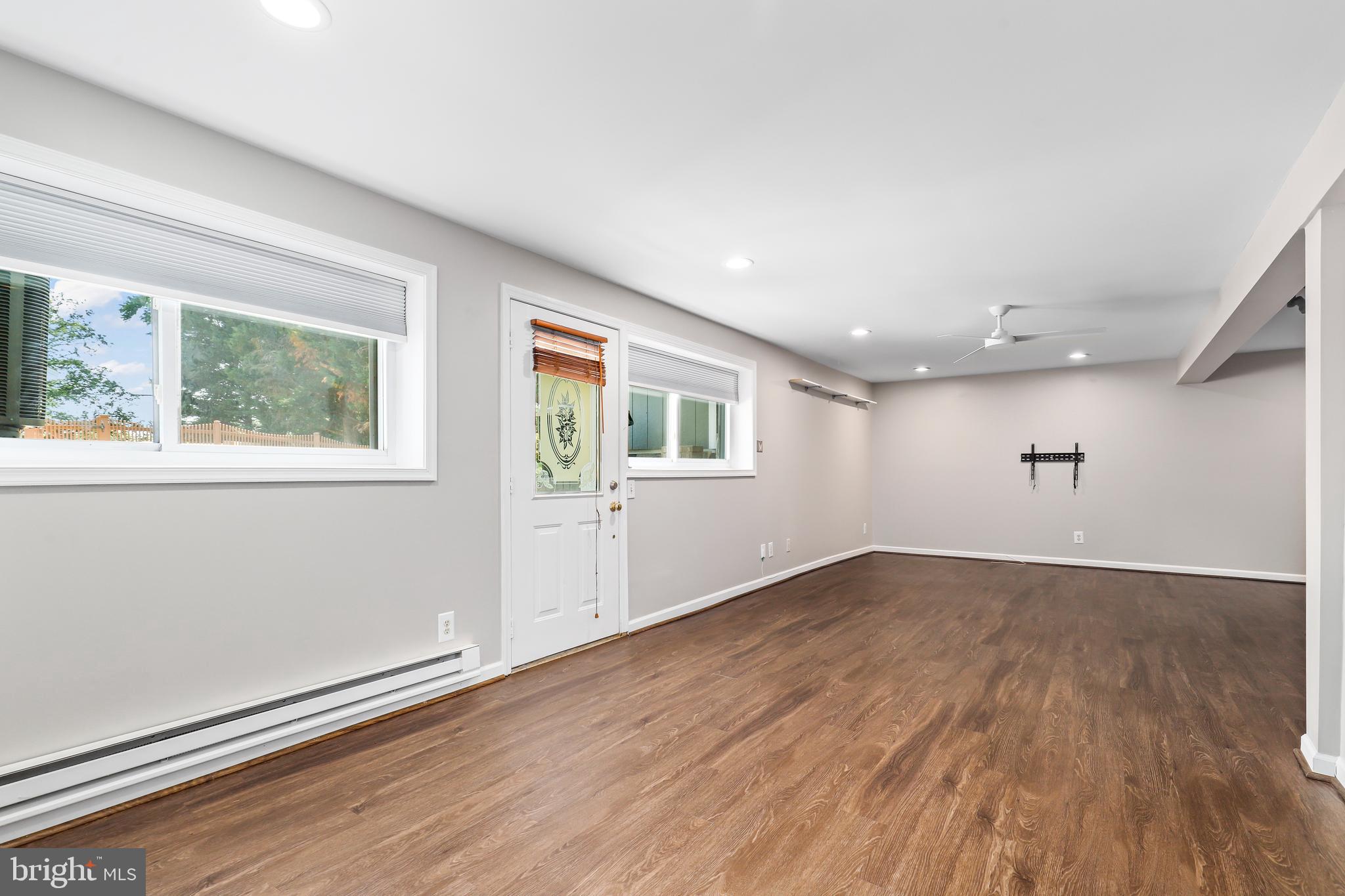 COUNTRY CLUB HILLS - Residential