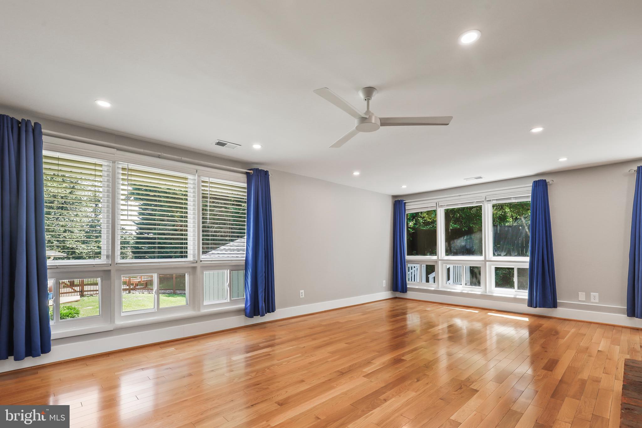 COUNTRY CLUB HILLS - Residential