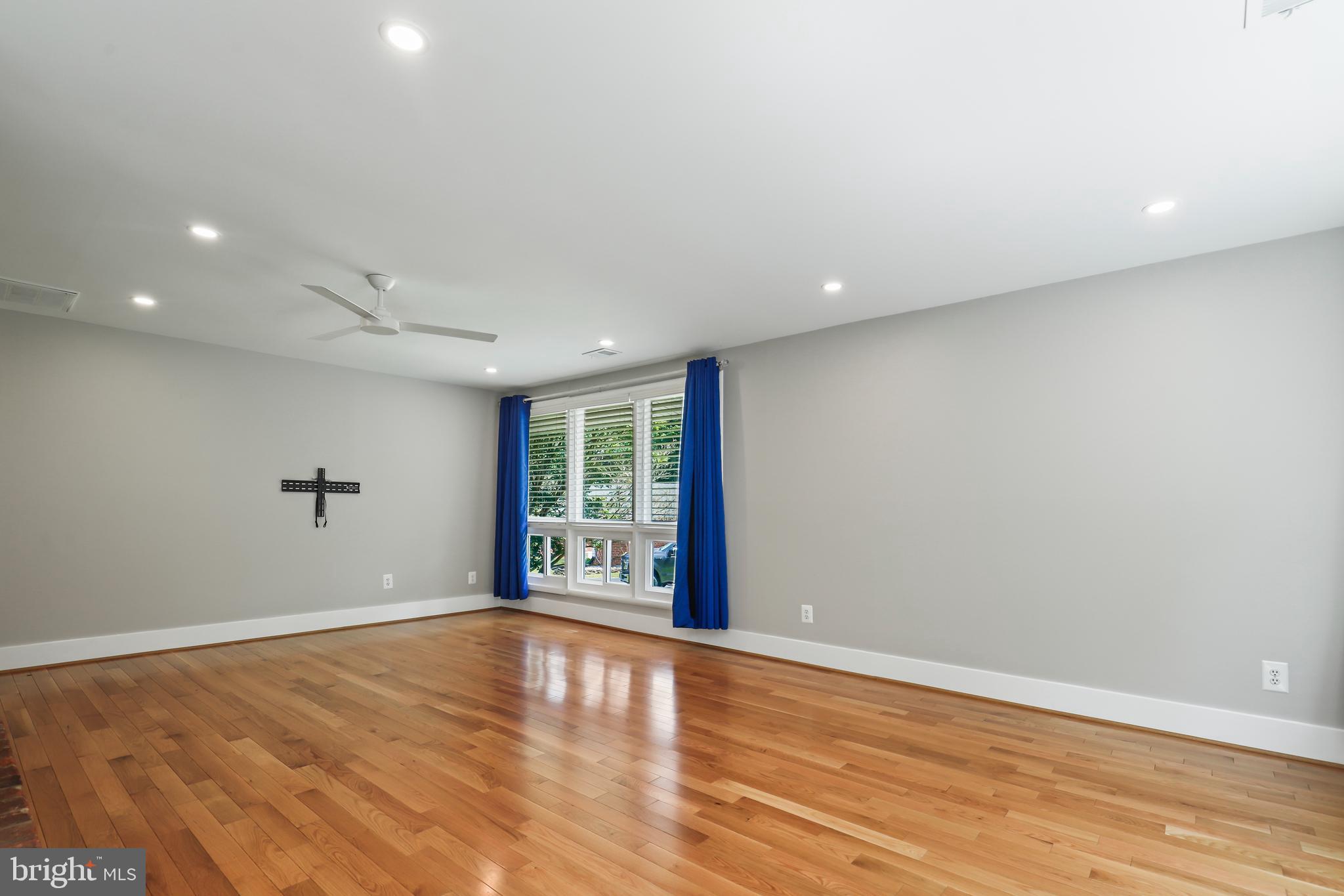 COUNTRY CLUB HILLS - Residential