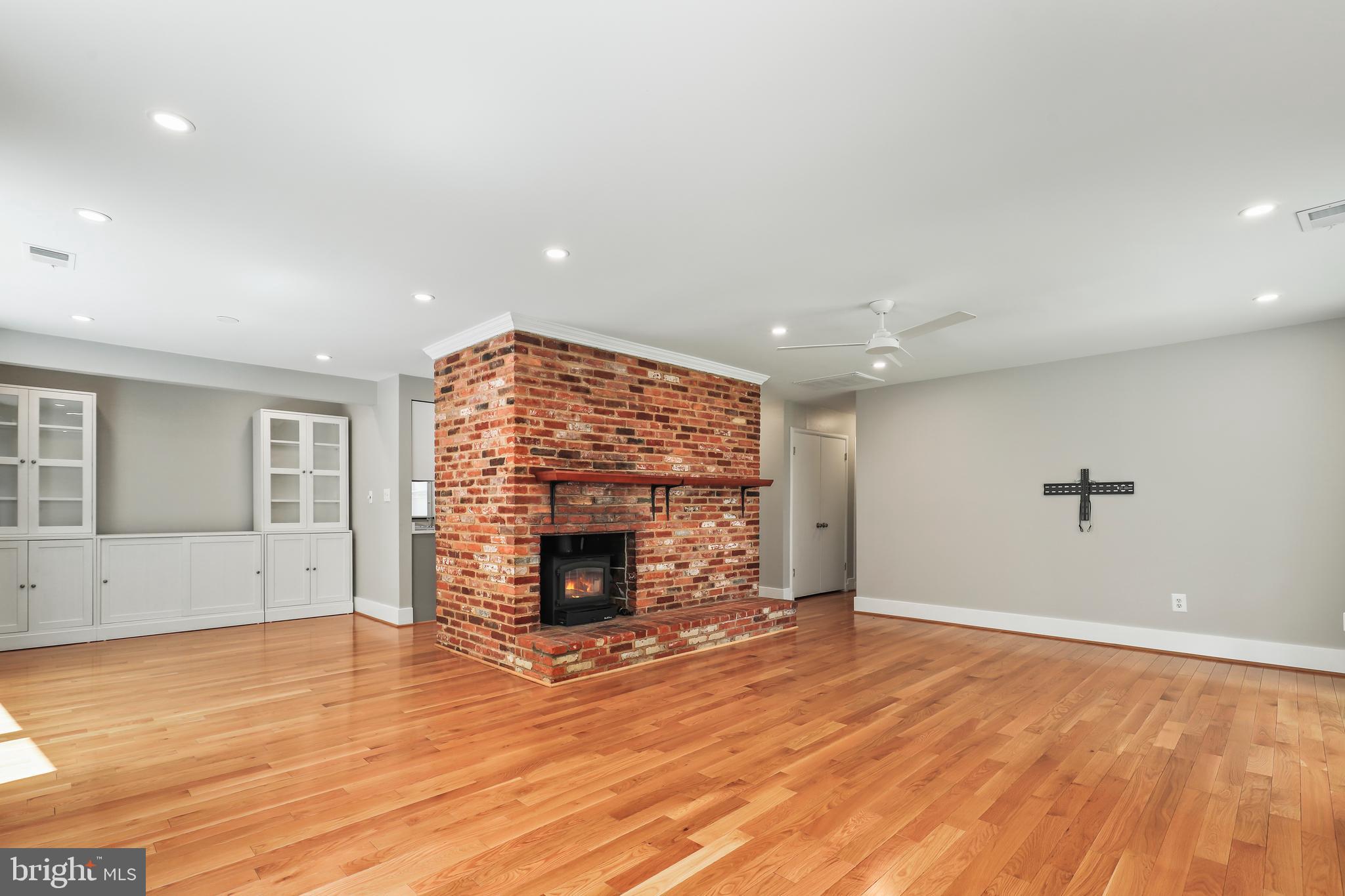 COUNTRY CLUB HILLS - Residential