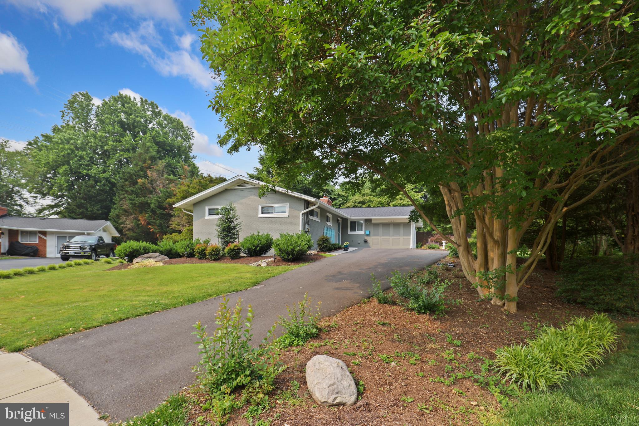 COUNTRY CLUB HILLS - Residential