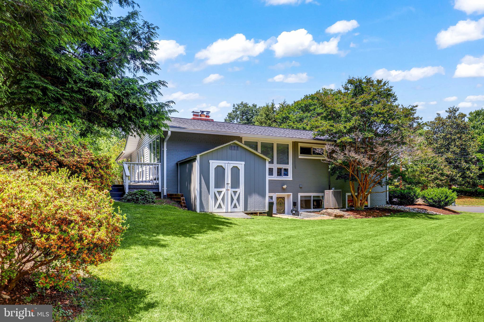 COUNTRY CLUB HILLS - Residential