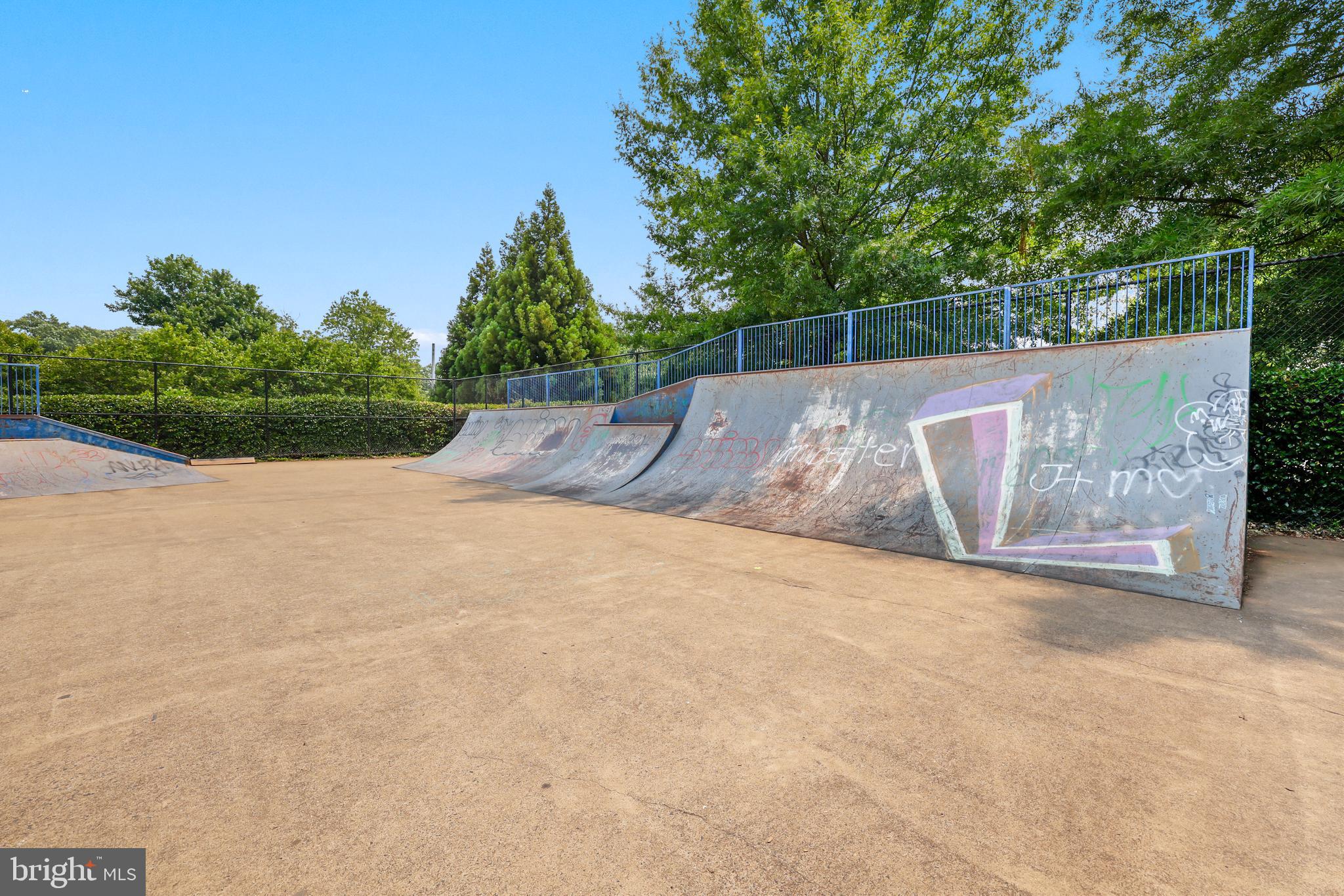 COUNTRY CLUB HILLS - Residential