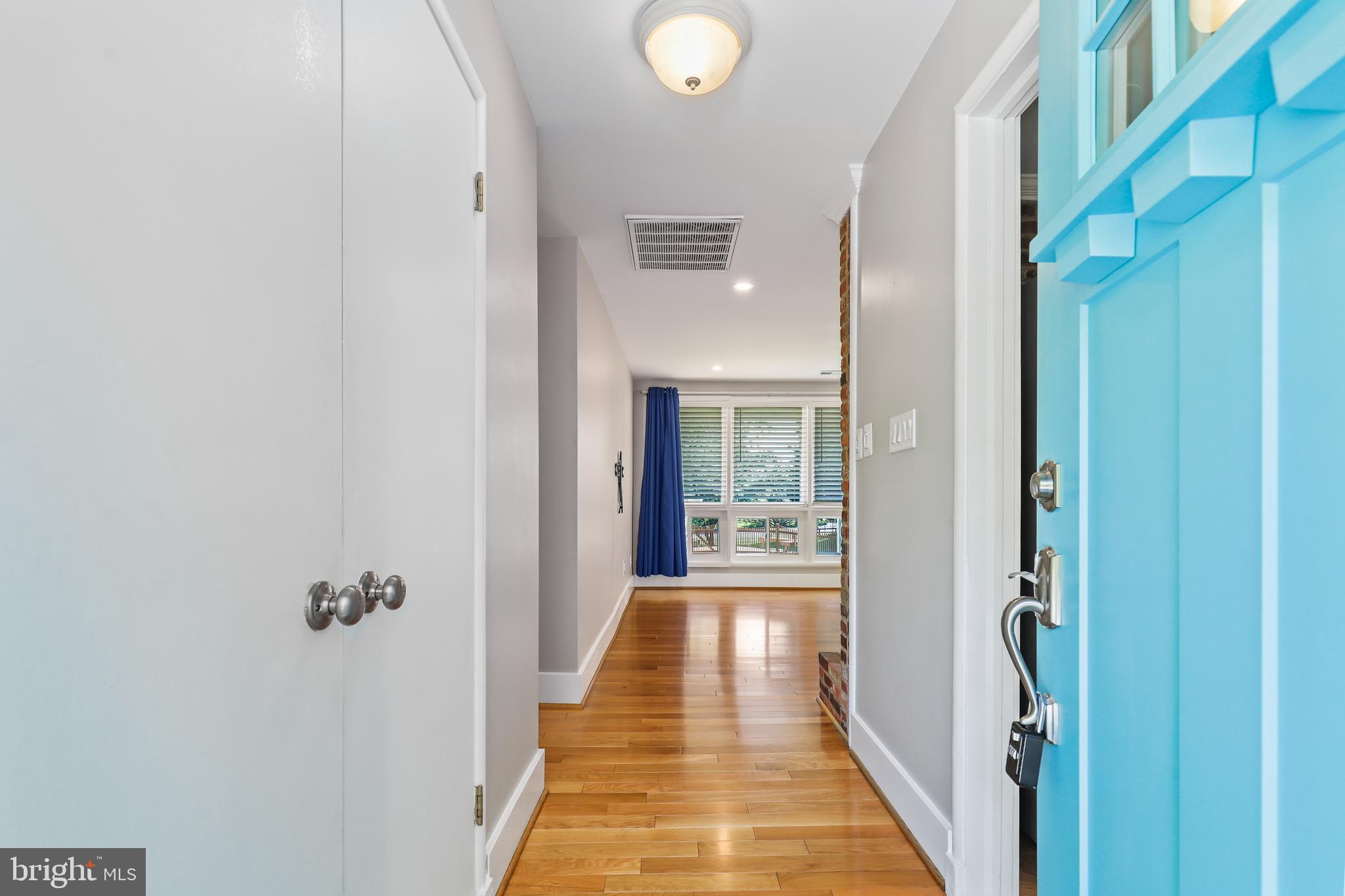 COUNTRY CLUB HILLS - Residential