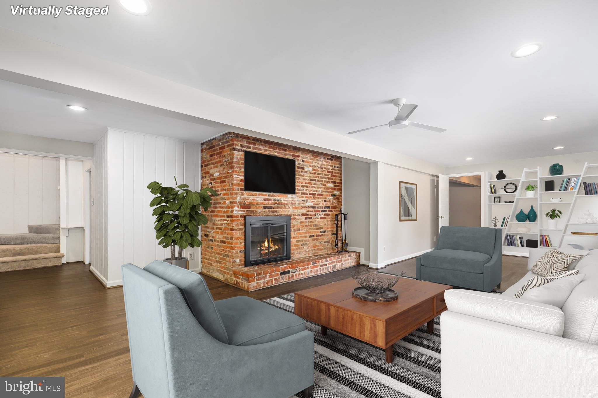 COUNTRY CLUB HILLS - Residential