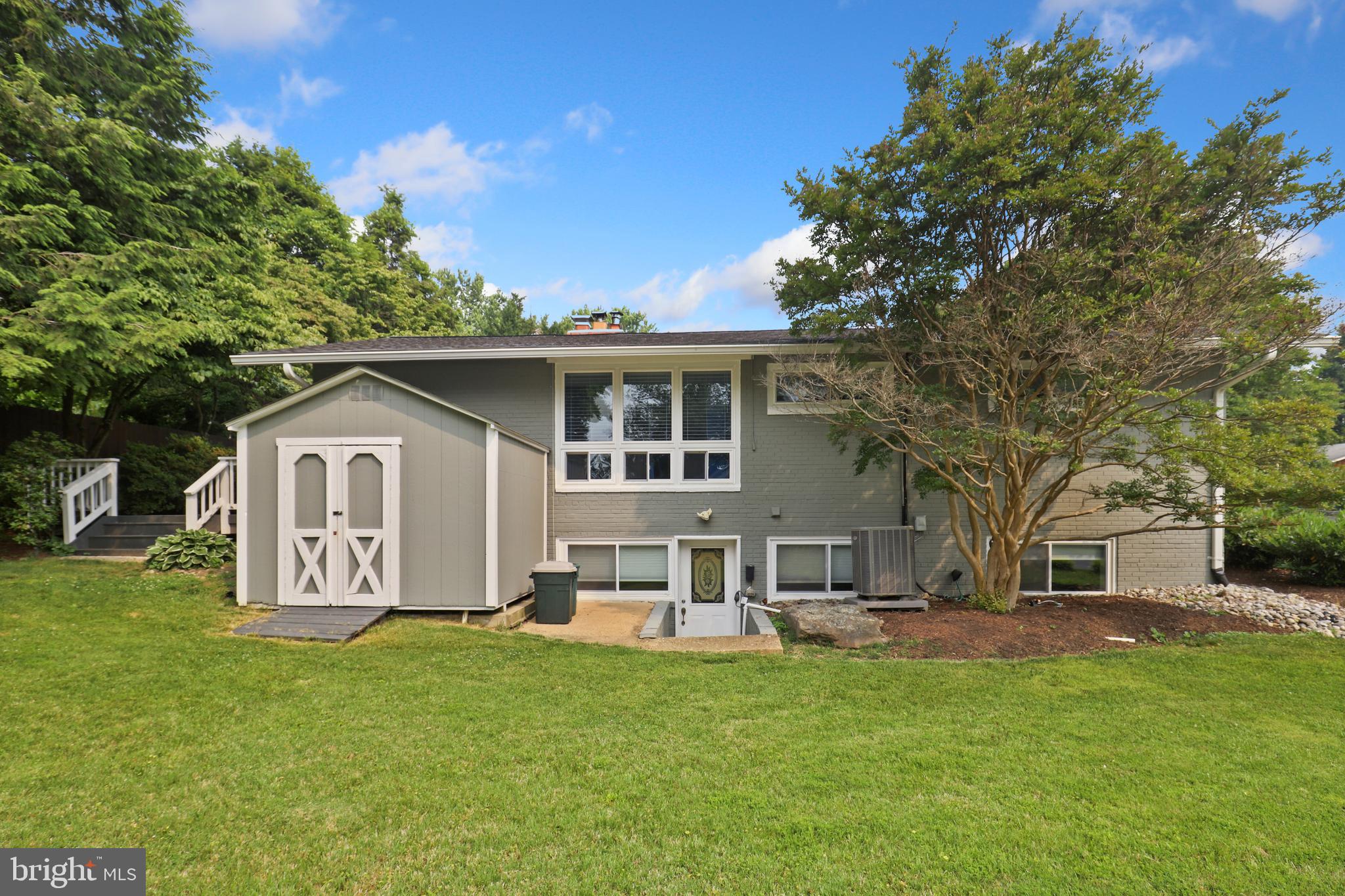 COUNTRY CLUB HILLS - Residential