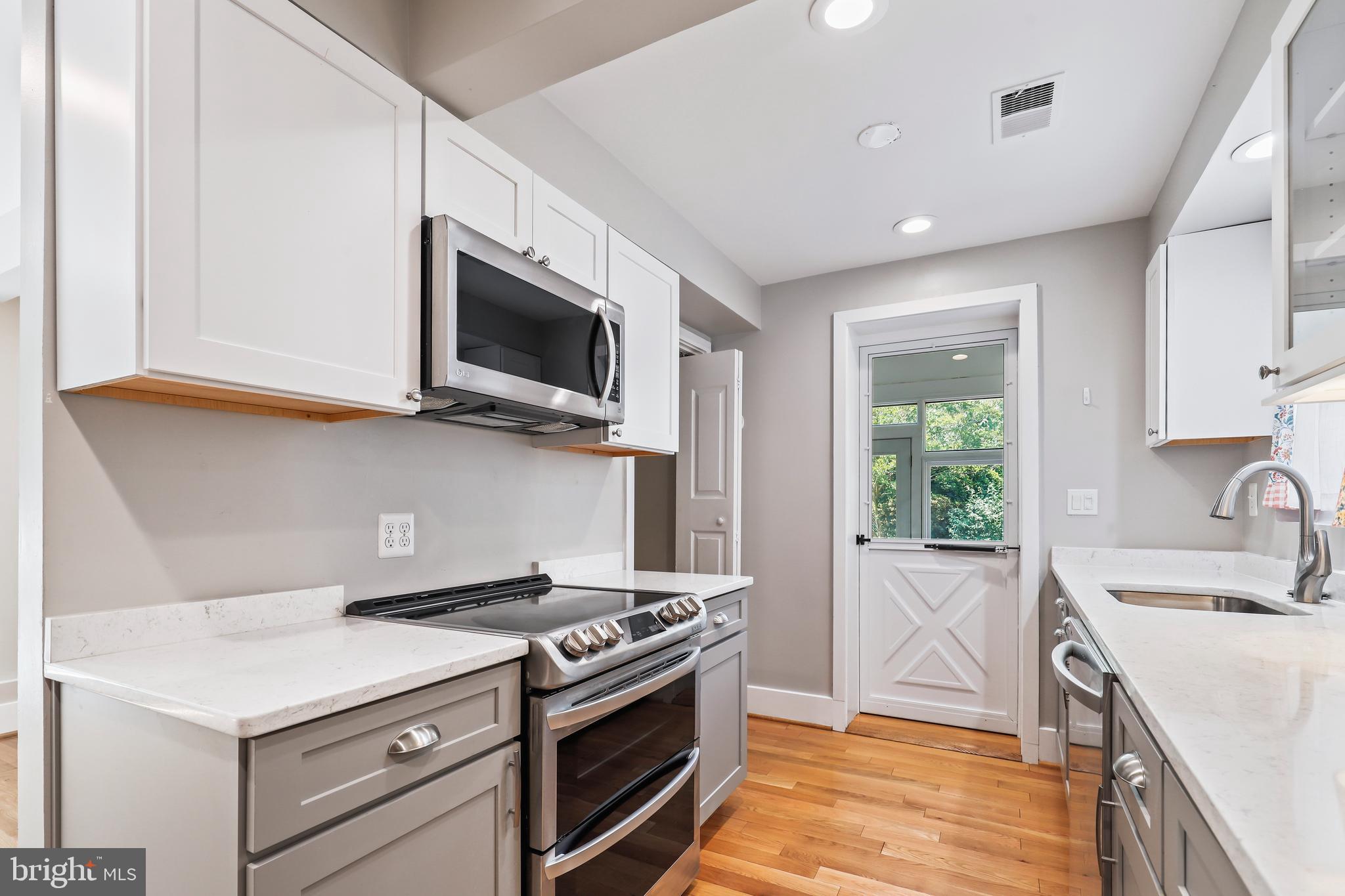 COUNTRY CLUB HILLS - Residential