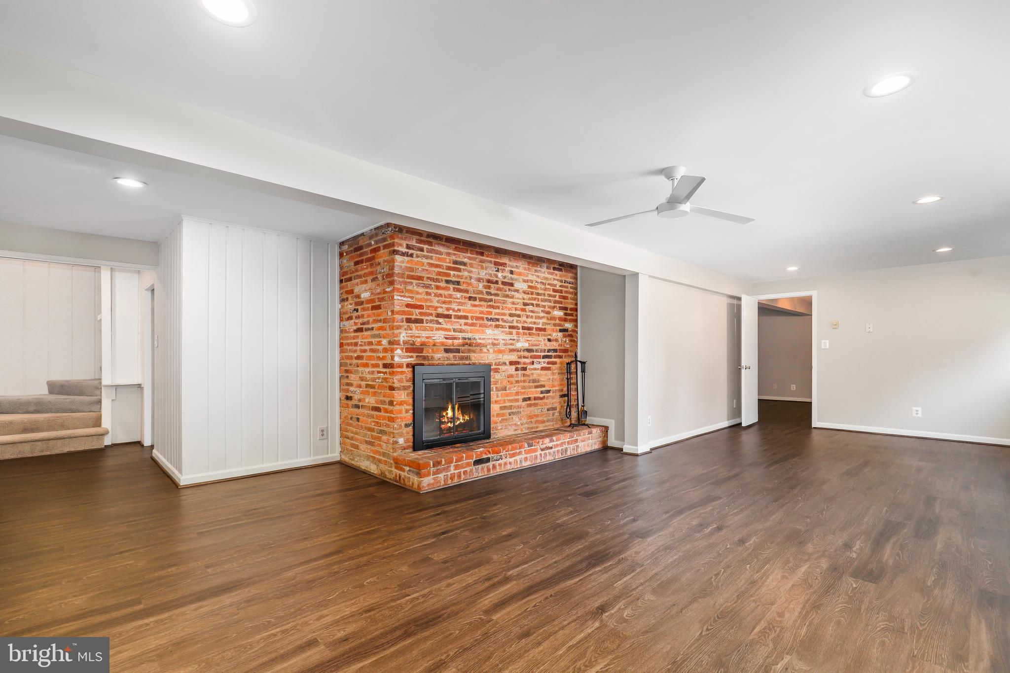 COUNTRY CLUB HILLS - Residential