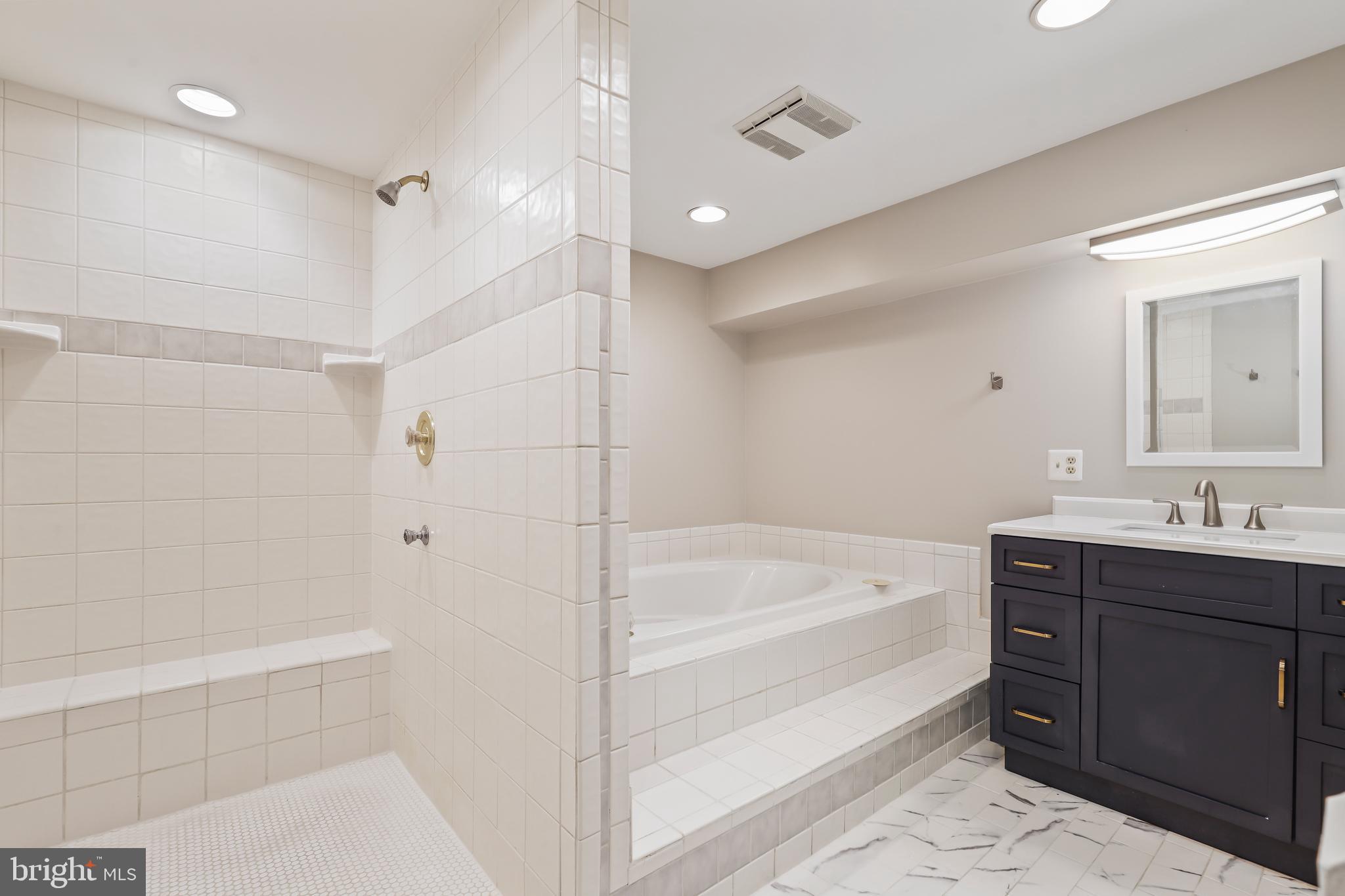 COUNTRY CLUB HILLS - Residential