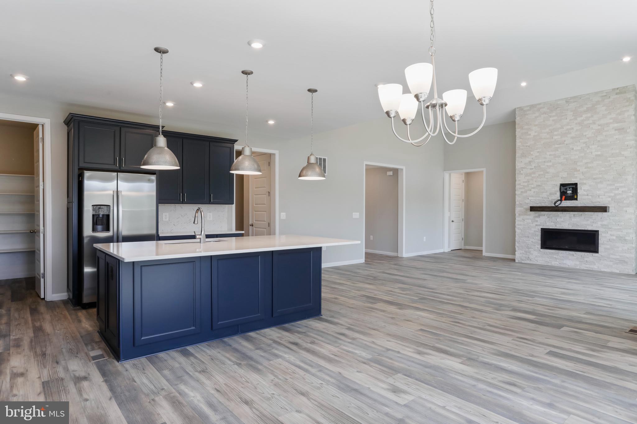 ABRAMS POINTE - Residential