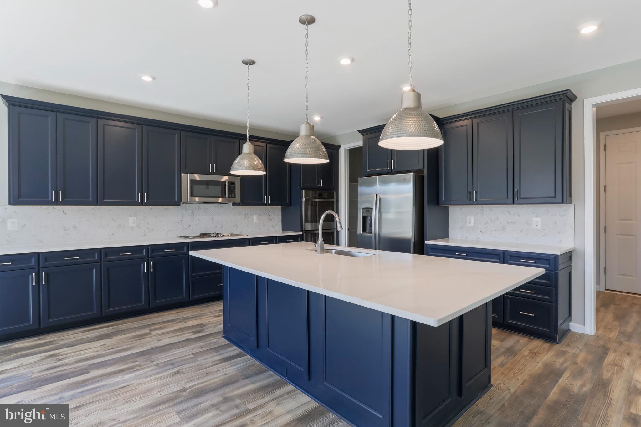 ABRAMS POINTE - Residential