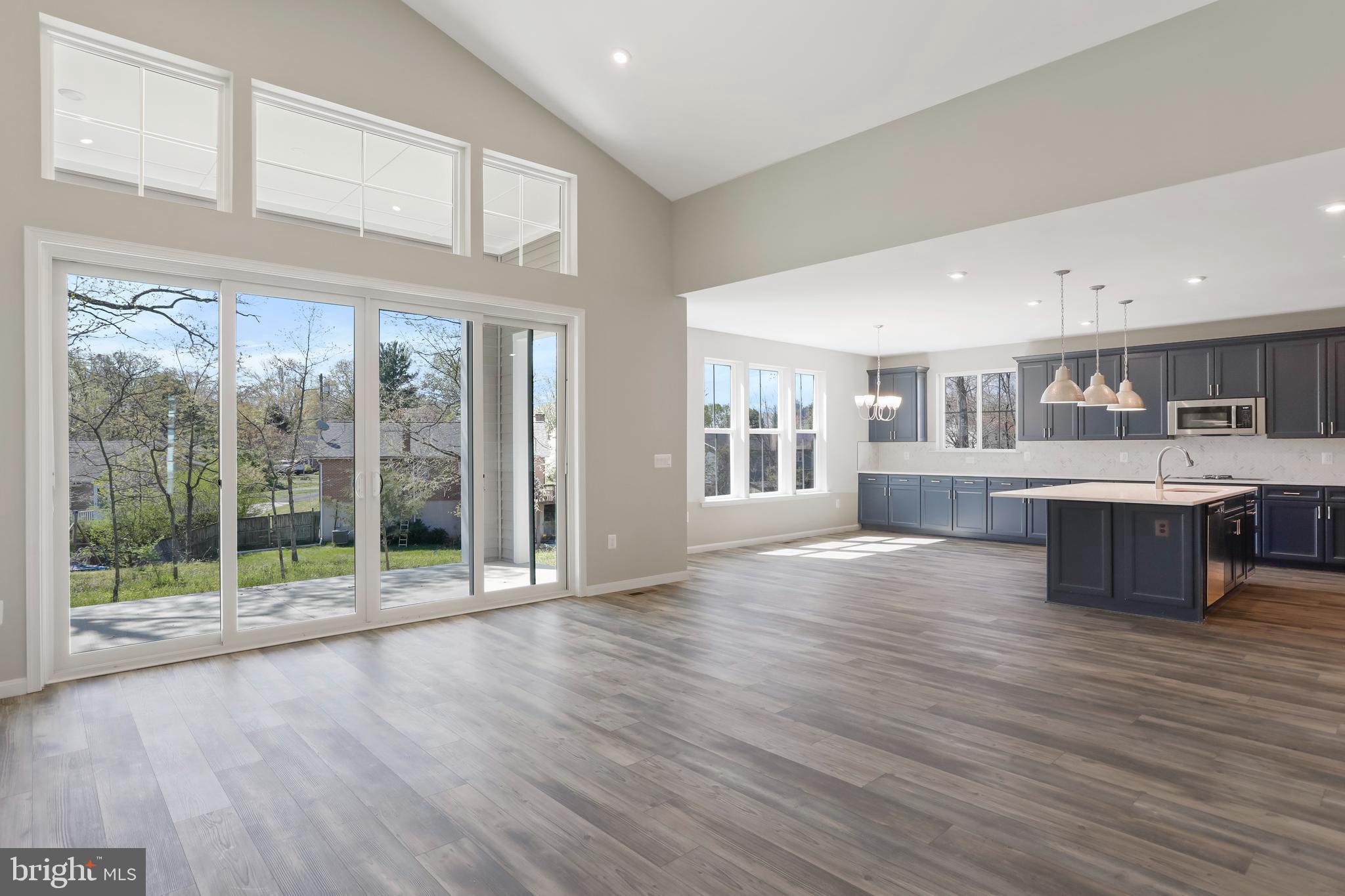 ABRAMS POINTE - Residential